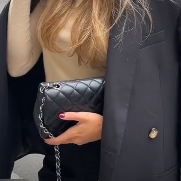 Meet your Posher, Monica - Picture 1 of 1